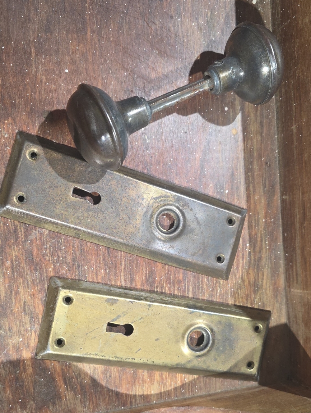 Antique-Style Brass Door Backplate and Knob Set - Brass Finish